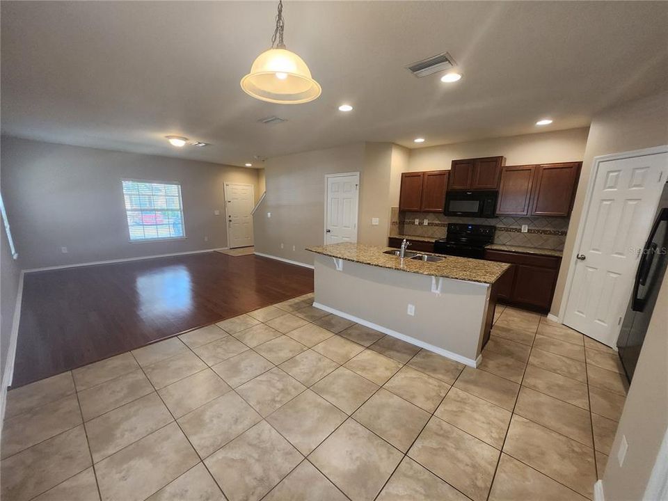 : $1,850 (2 beds, 2 baths, 1280 Square Feet)
