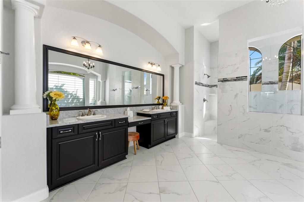 En Venta: $3,290,000 (5 camas, 6 baños, 7058 Pies cuadrados)