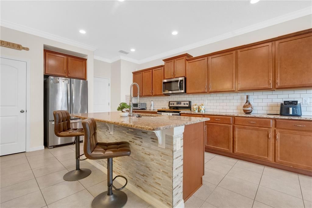 For Sale: $395,000 (4 beds, 2 baths, 2329 Square Feet)