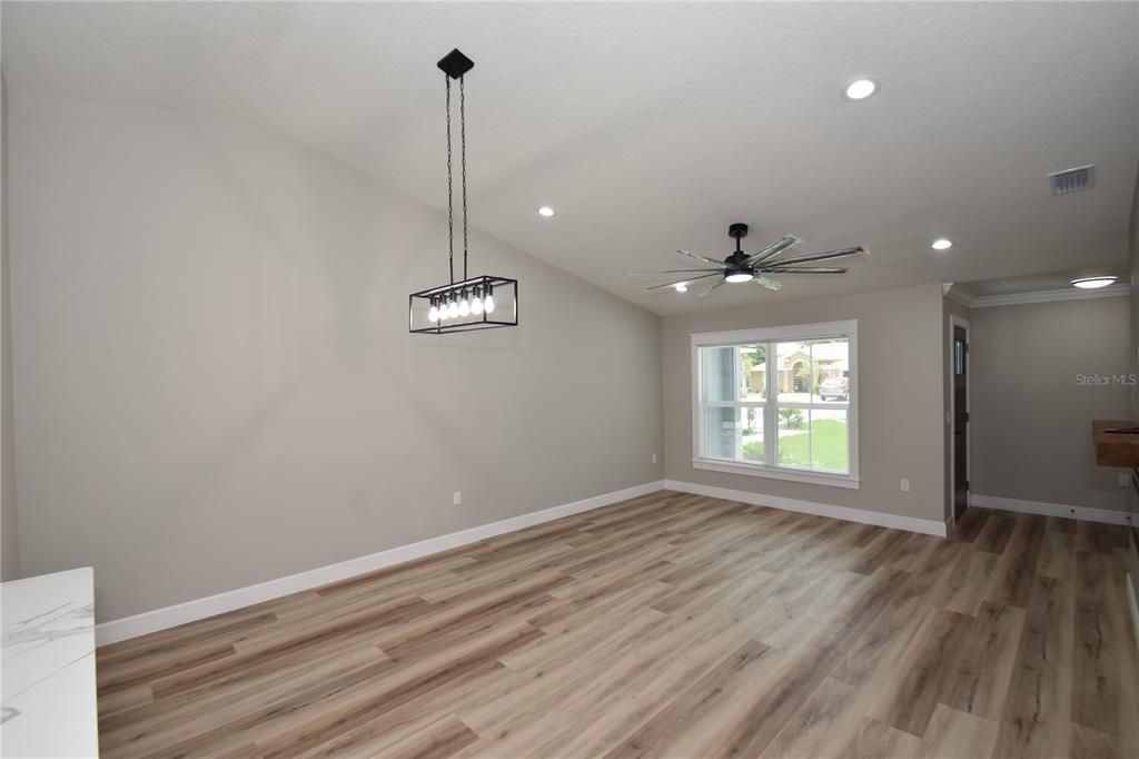 В аренду: $1,950 (3 спален, 2 ванн, 1311 Квадратных фут)