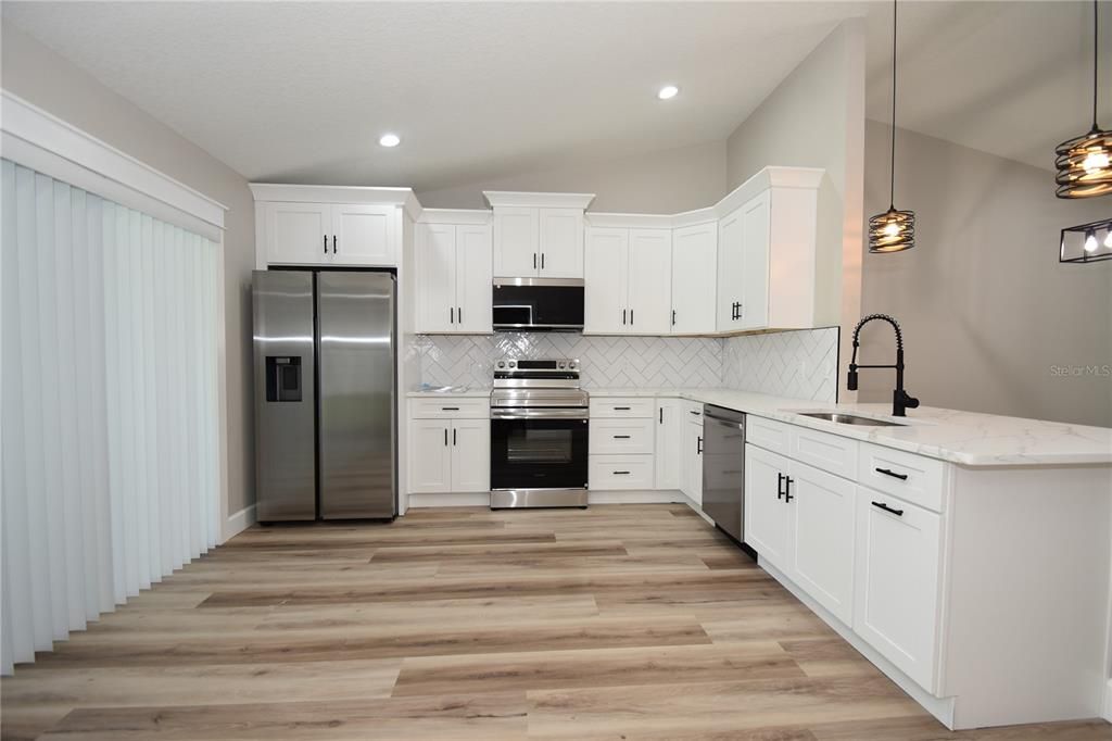 В аренду: $1,950 (3 спален, 2 ванн, 1311 Квадратных фут)