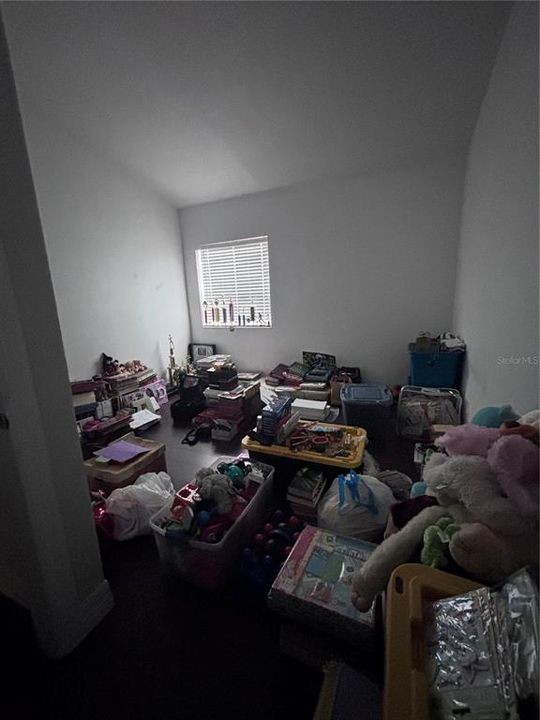 For Sale: $310,000 (2 beds, 1 baths, 1044 Square Feet)