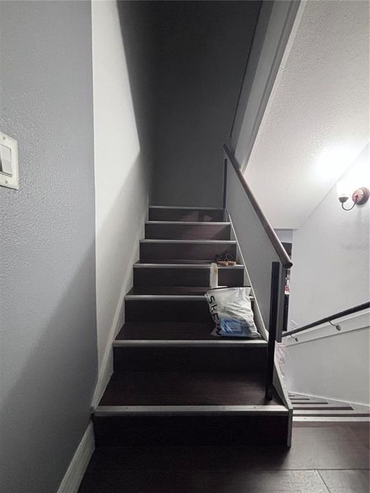 For Sale: $310,000 (2 beds, 1 baths, 1044 Square Feet)