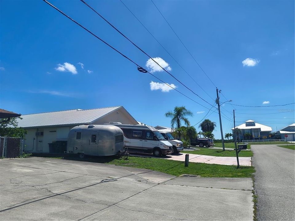 For Sale: $450,000 (3 beds, 2 baths, 1804 Square Feet)