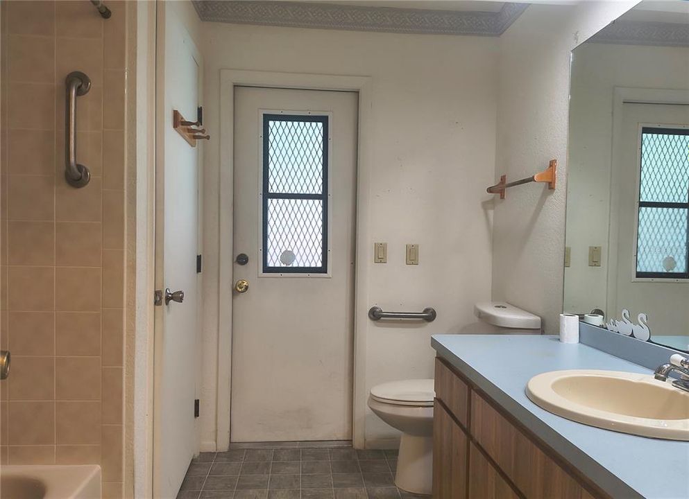 For Sale: $450,000 (3 beds, 2 baths, 1804 Square Feet)