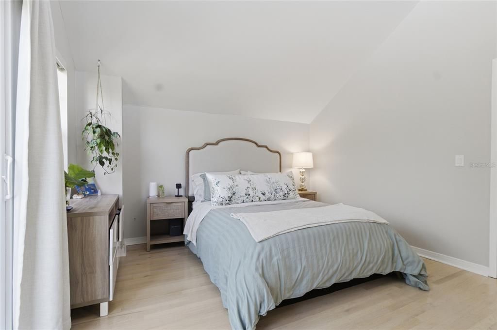 For Rent: $5,500 (3 beds, 2 baths, 1560 Square Feet)