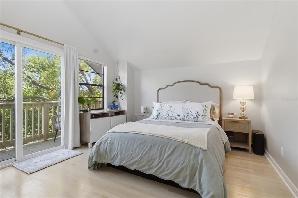 For Rent: $5,500 (3 beds, 2 baths, 1560 Square Feet)