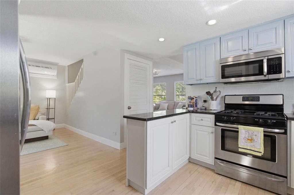For Rent: $5,500 (3 beds, 2 baths, 1560 Square Feet)