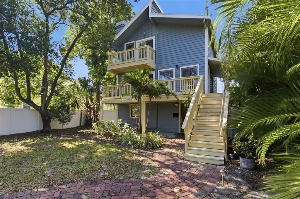 For Rent: $5,500 (3 beds, 2 baths, 1560 Square Feet)