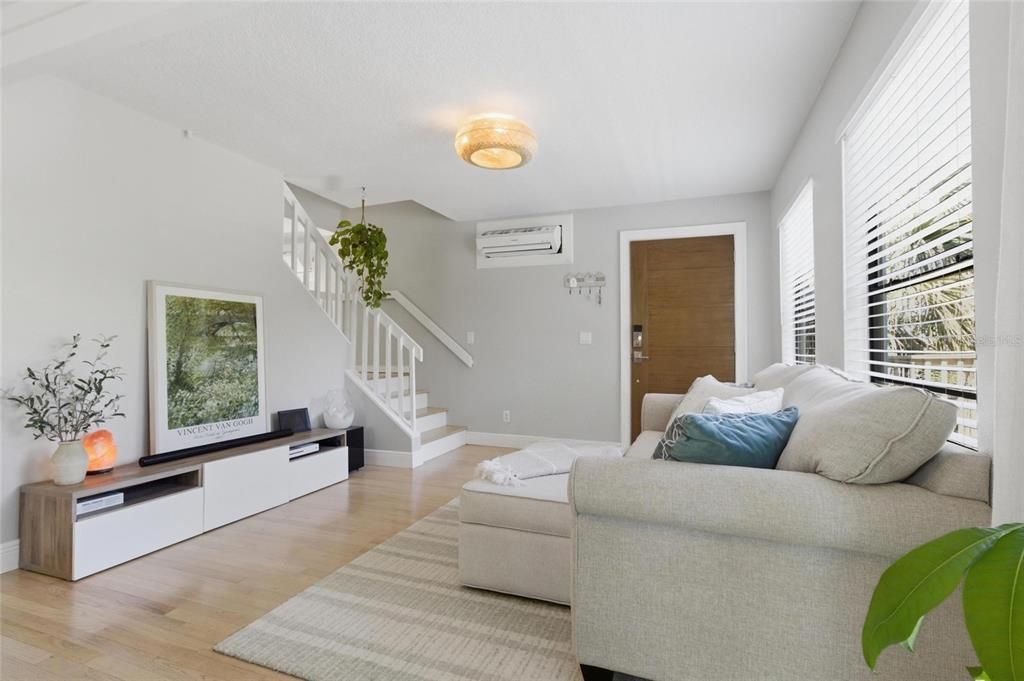 For Rent: $5,500 (3 beds, 2 baths, 1560 Square Feet)
