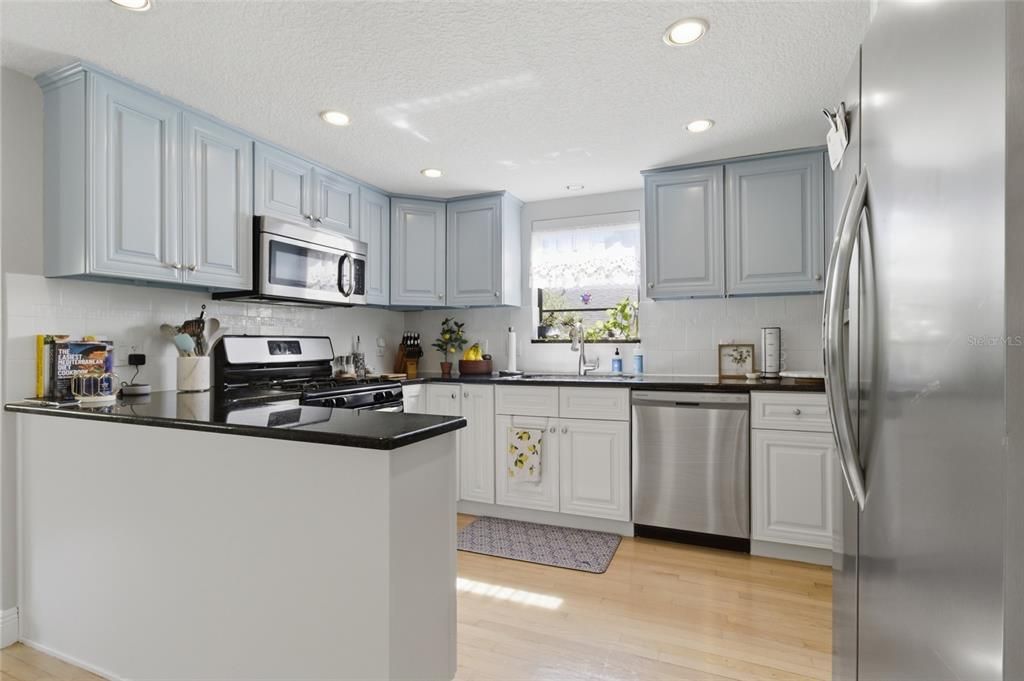 For Rent: $5,500 (3 beds, 2 baths, 1560 Square Feet)