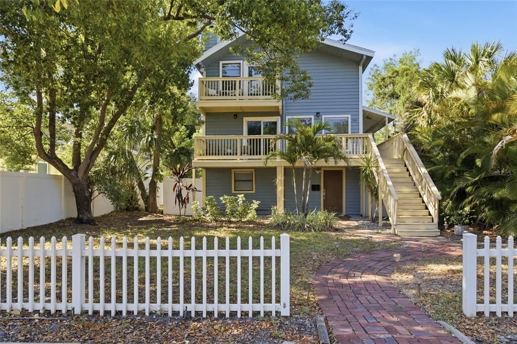 For Rent: $5,500 (3 beds, 2 baths, 1560 Square Feet)