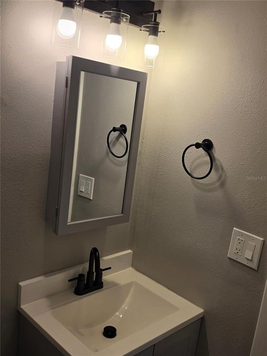 For Rent: $1,250 (1 beds, 1 baths, 610 Square Feet)