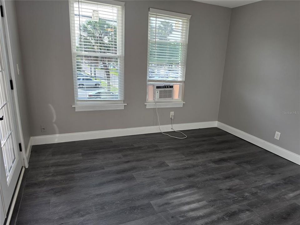 For Rent: $1,250 (1 beds, 1 baths, 610 Square Feet)