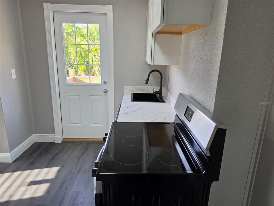 For Rent: $1,250 (1 beds, 1 baths, 610 Square Feet)