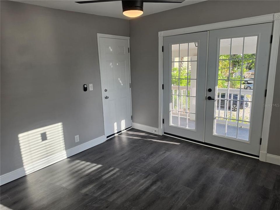 For Rent: $1,250 (1 beds, 1 baths, 610 Square Feet)