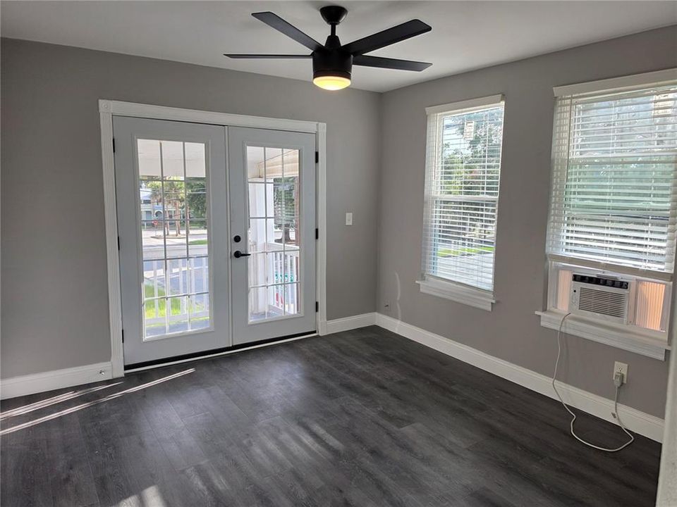 For Rent: $1,250 (1 beds, 1 baths, 610 Square Feet)