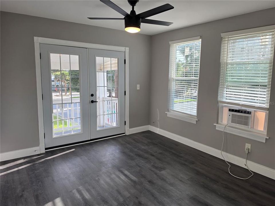 For Rent: $1,250 (1 beds, 1 baths, 610 Square Feet)