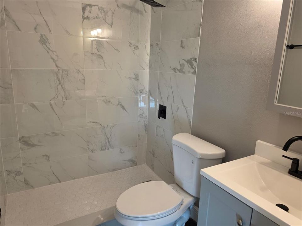 For Rent: $1,250 (1 beds, 1 baths, 610 Square Feet)