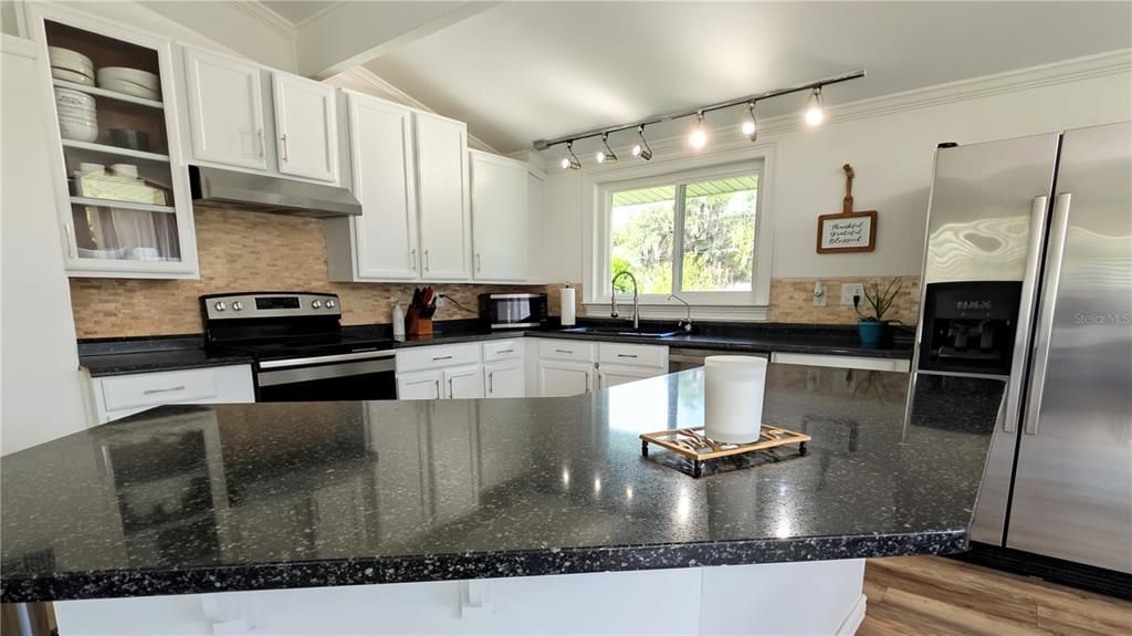 En Venta: $359,000 (3 camas, 2 baños, 1832 Pies cuadrados)