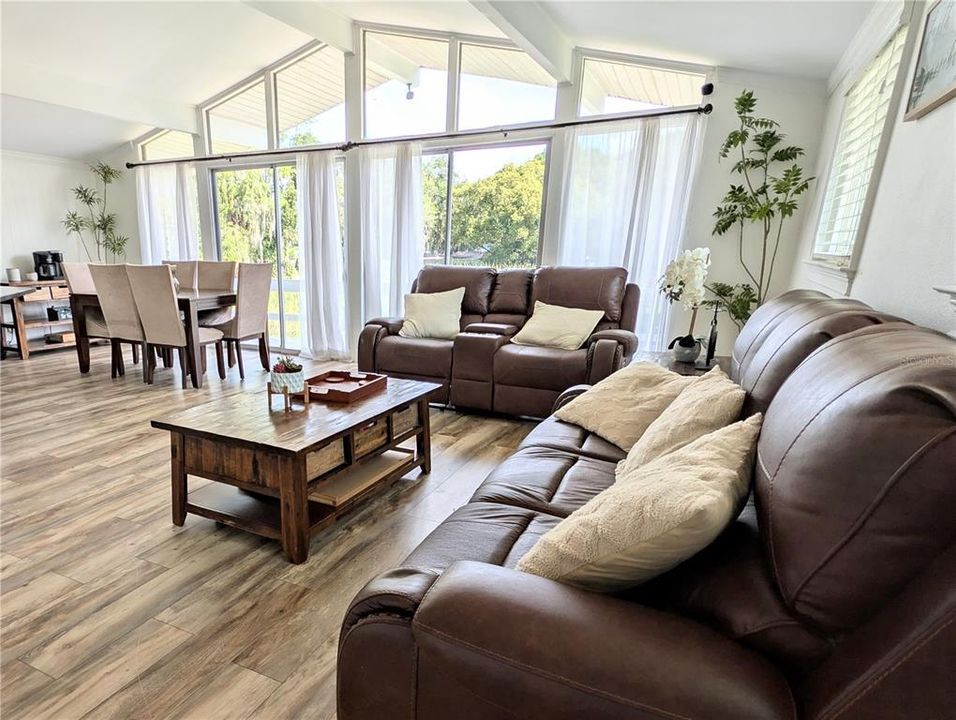 En Venta: $359,000 (3 camas, 2 baños, 1832 Pies cuadrados)