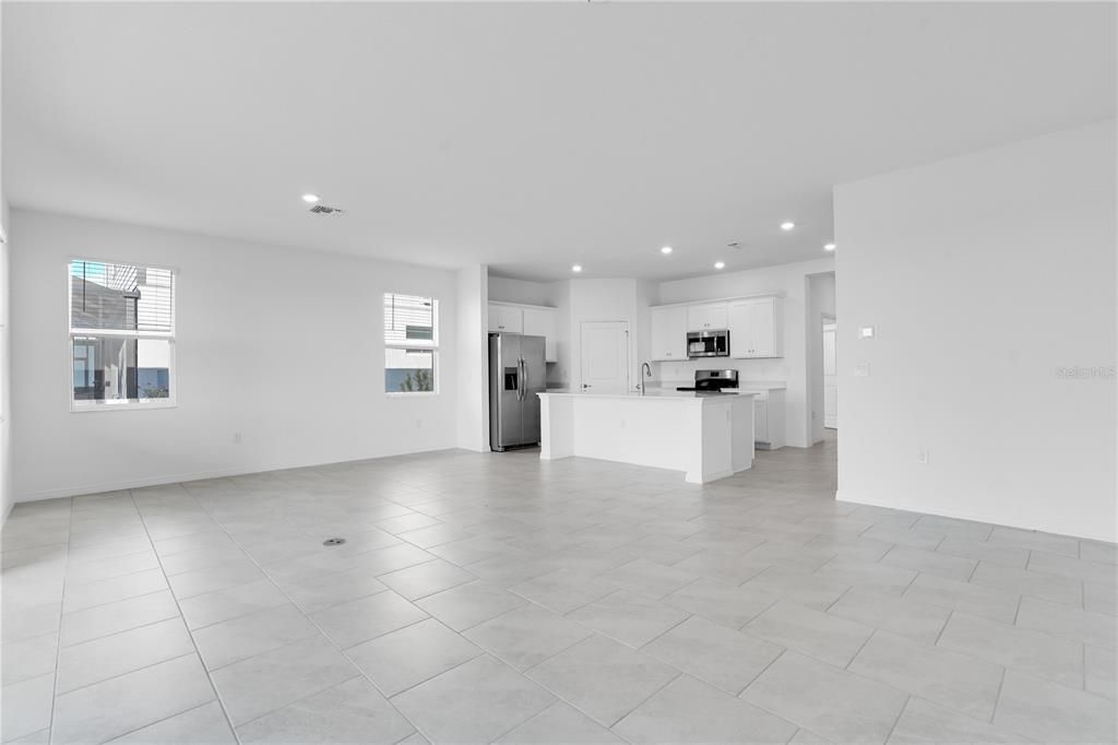 For Sale: $397,597 (3 beds, 3 baths, 2201 Square Feet)