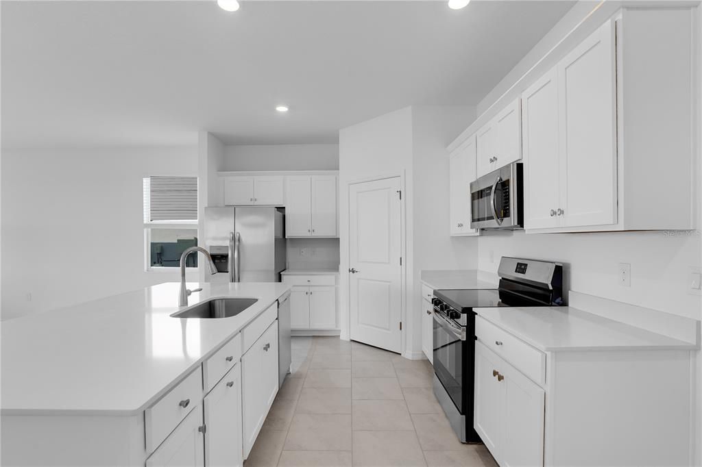For Sale: $397,597 (3 beds, 3 baths, 2201 Square Feet)