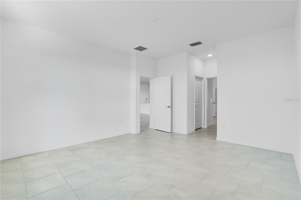 For Sale: $397,597 (3 beds, 3 baths, 2201 Square Feet)