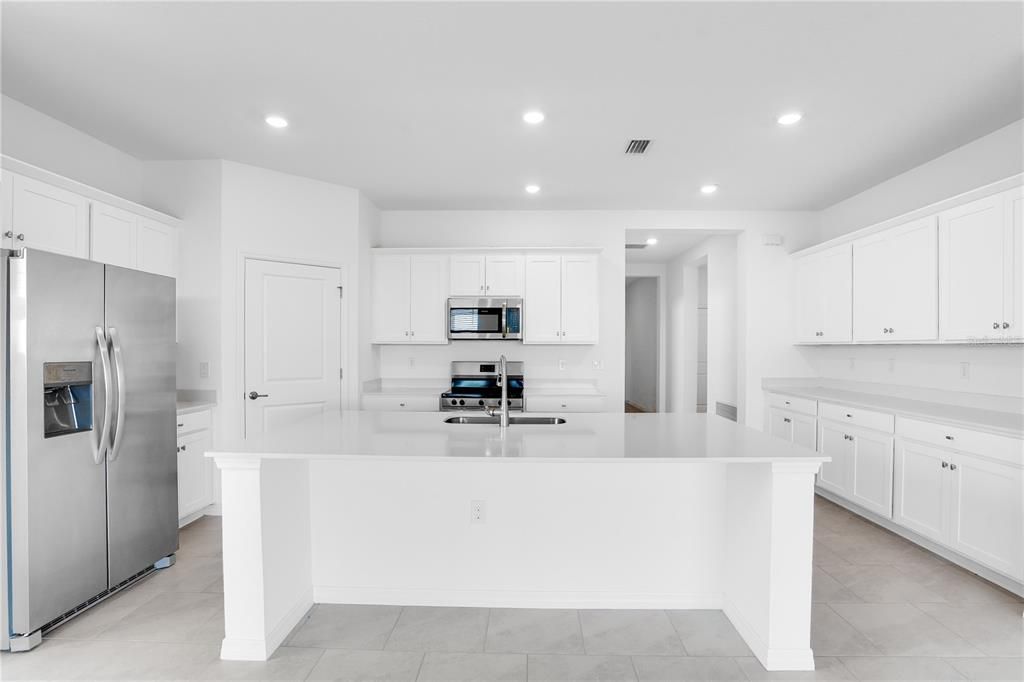 For Sale: $397,597 (3 beds, 3 baths, 2201 Square Feet)