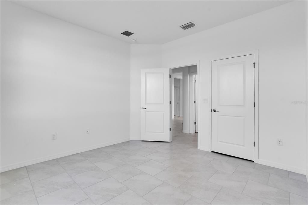 For Sale: $397,597 (3 beds, 3 baths, 2201 Square Feet)