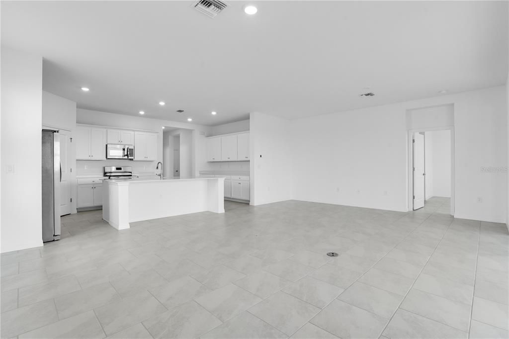 For Sale: $397,597 (3 beds, 3 baths, 2201 Square Feet)