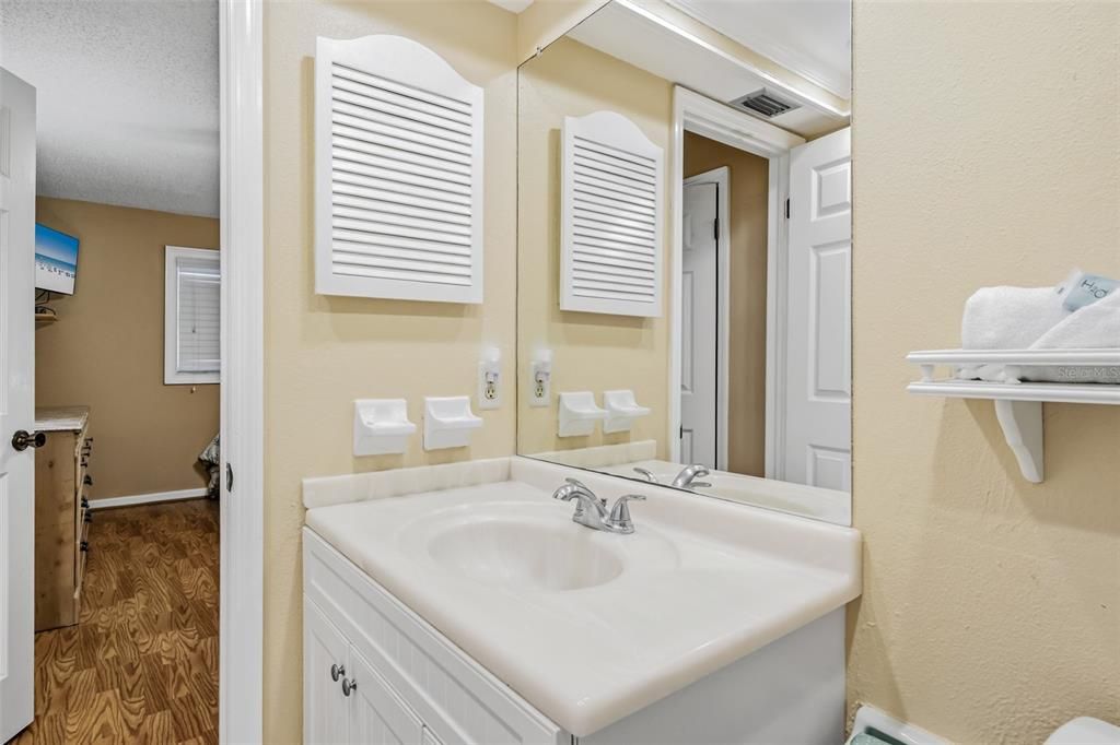 En Venta: $689,000 (1 camas, 1 baños, 895 Pies cuadrados)