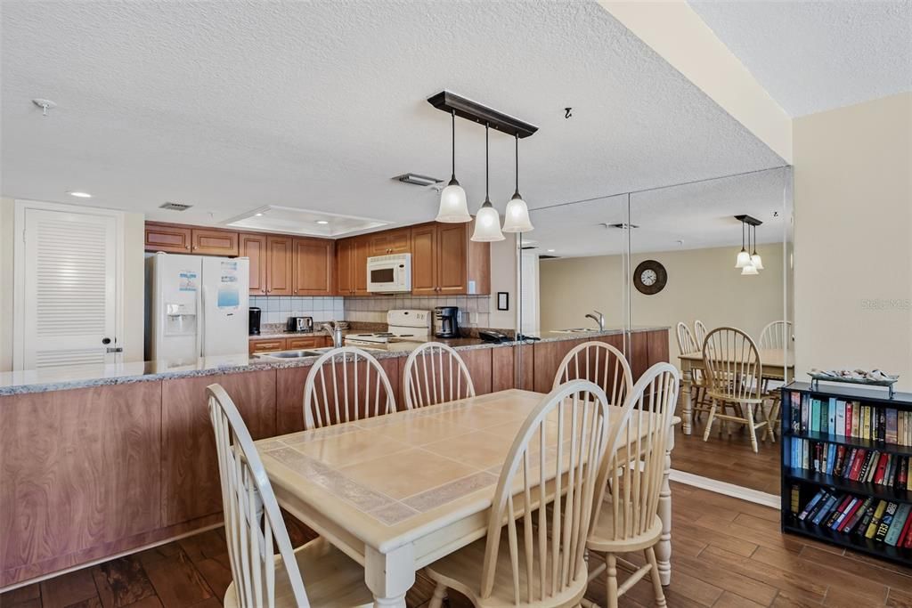 En Venta: $689,000 (1 camas, 1 baños, 895 Pies cuadrados)