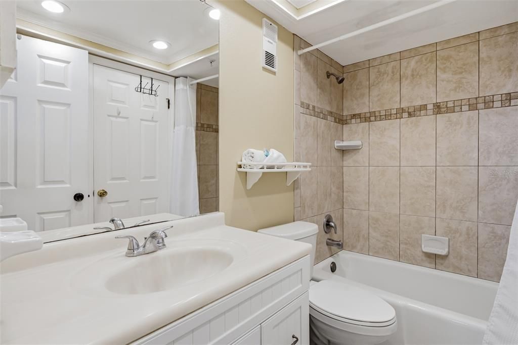 En Venta: $689,000 (1 camas, 1 baños, 895 Pies cuadrados)
