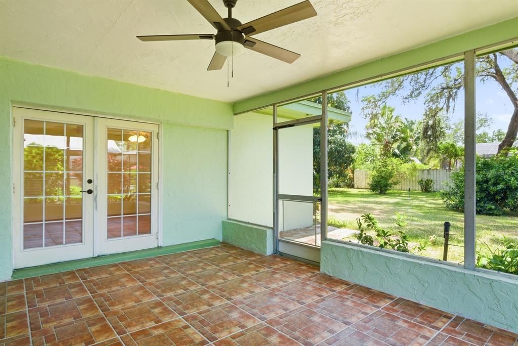 En Venta: $435,000 (3 camas, 2 baños, 1928 Pies cuadrados)