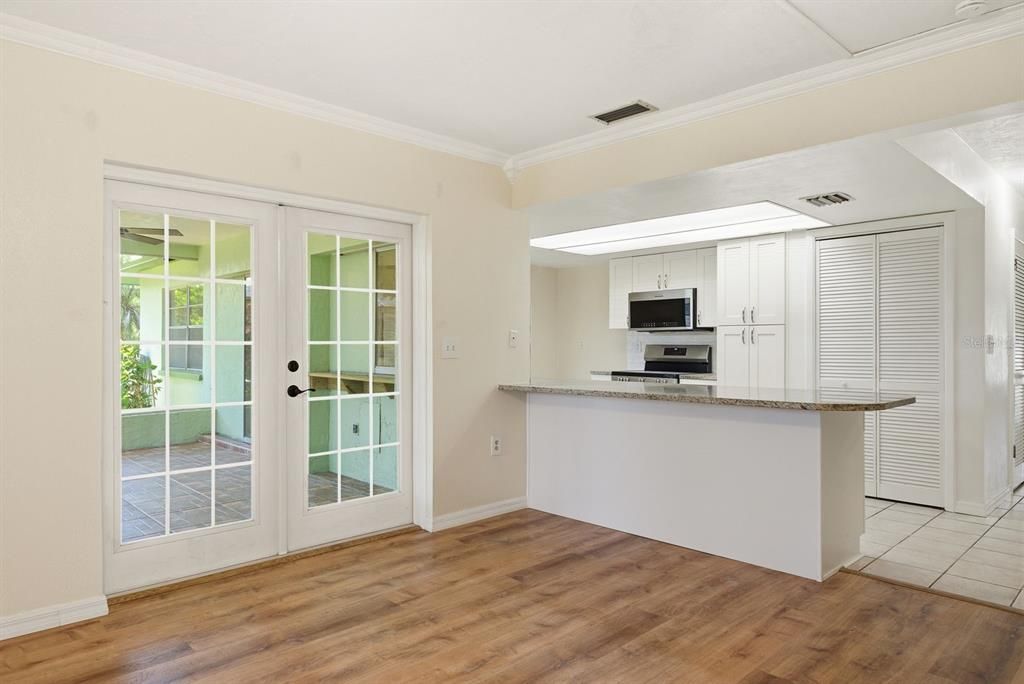 En Venta: $435,000 (3 camas, 2 baños, 1928 Pies cuadrados)
