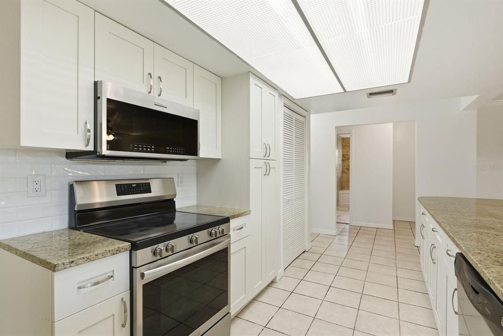 En Venta: $435,000 (3 camas, 2 baños, 1928 Pies cuadrados)