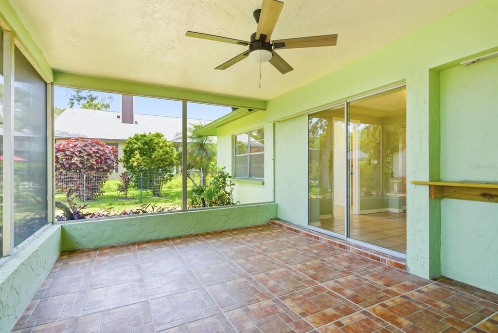 En Venta: $435,000 (3 camas, 2 baños, 1928 Pies cuadrados)