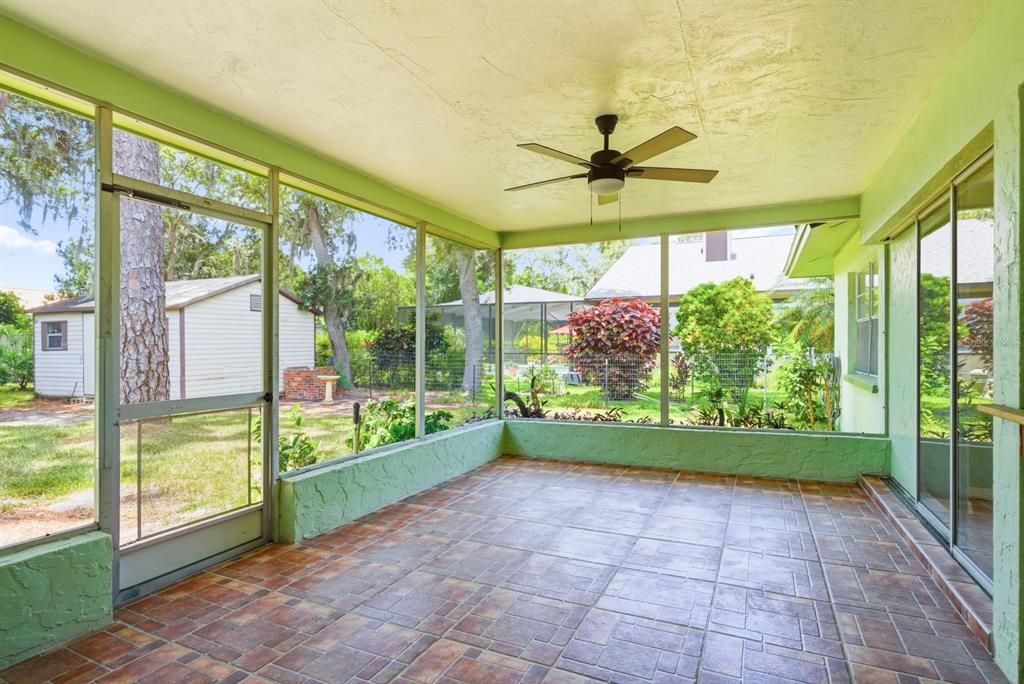 En Venta: $435,000 (3 camas, 2 baños, 1928 Pies cuadrados)