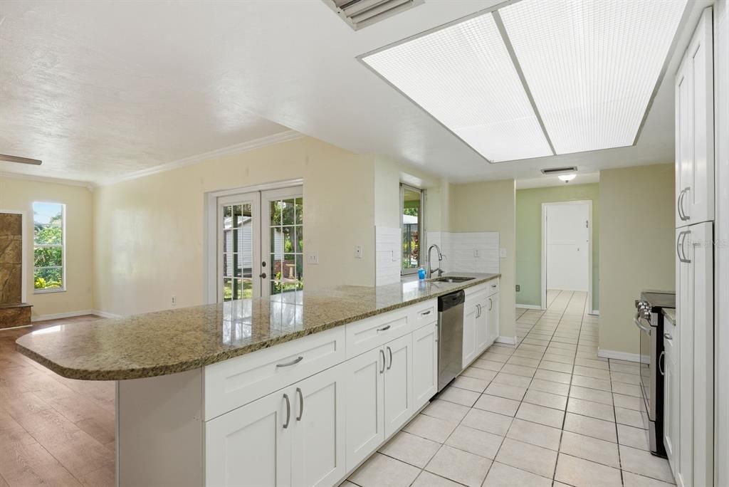 En Venta: $435,000 (3 camas, 2 baños, 1928 Pies cuadrados)