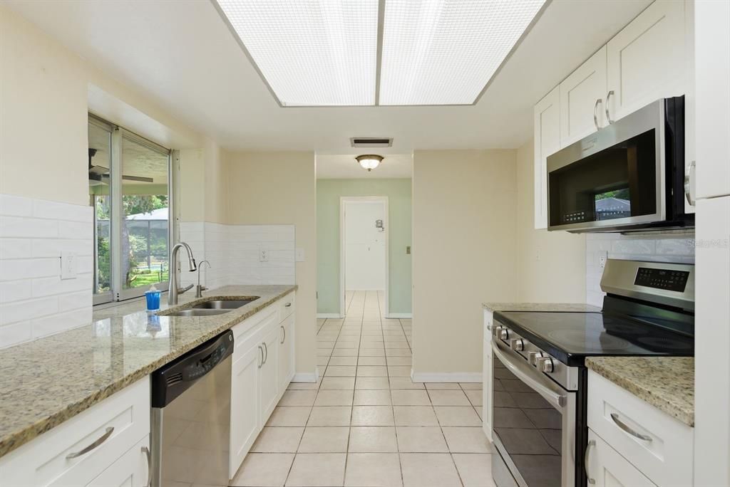 En Venta: $435,000 (3 camas, 2 baños, 1928 Pies cuadrados)