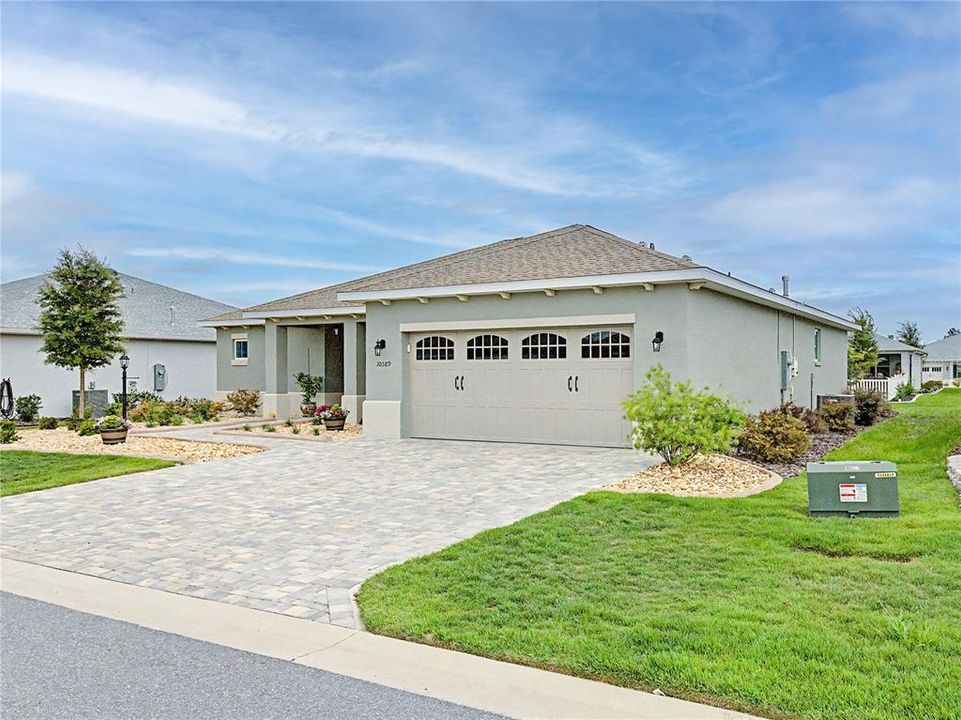 For Sale: $399,000 (2 beds, 2 baths, 1703 Square Feet)