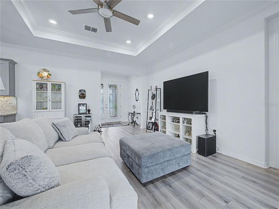 For Sale: $399,000 (2 beds, 2 baths, 1703 Square Feet)