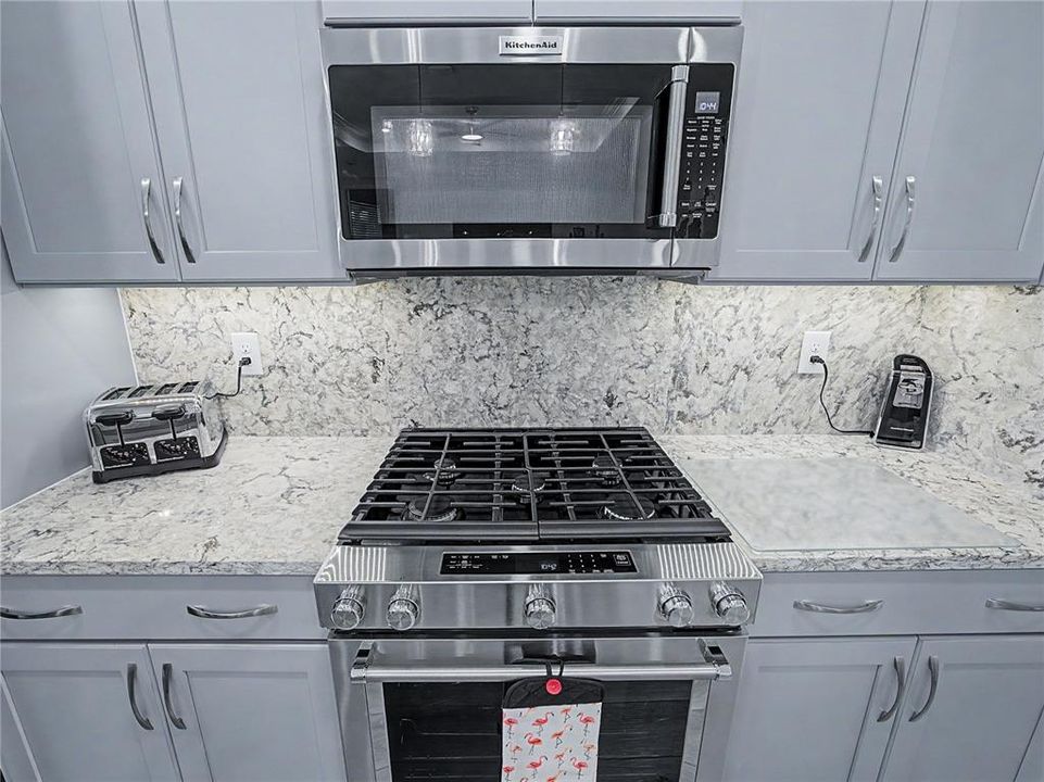 For Sale: $399,000 (2 beds, 2 baths, 1703 Square Feet)