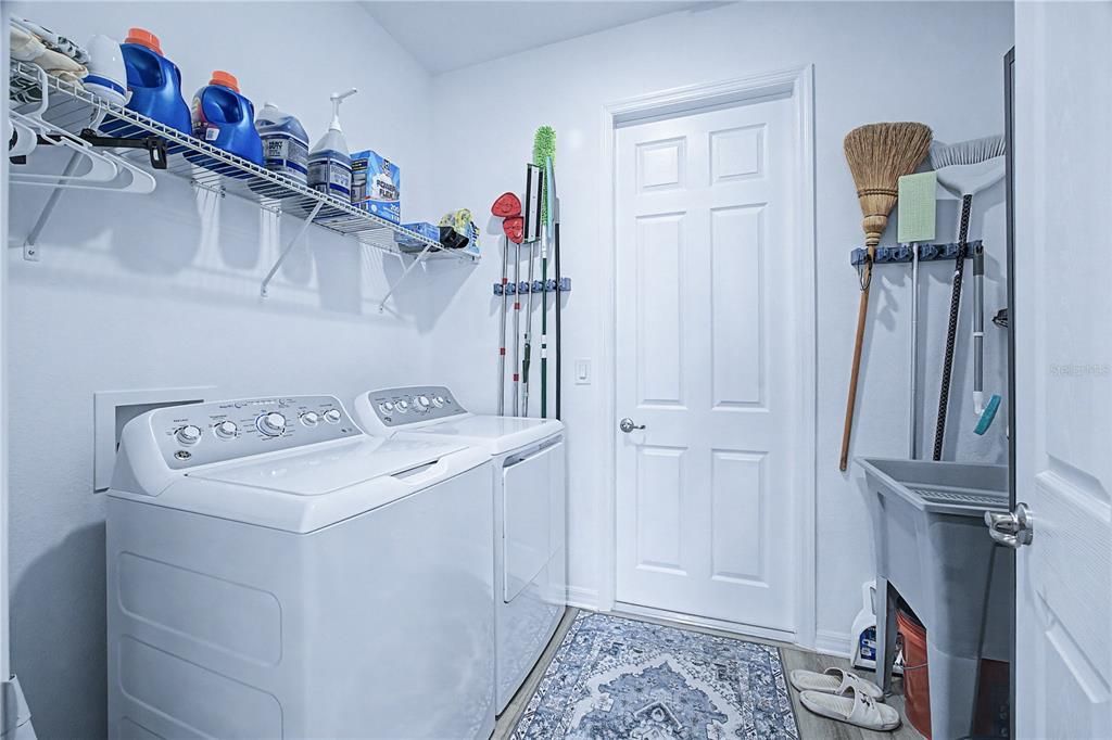 For Sale: $399,000 (2 beds, 2 baths, 1703 Square Feet)