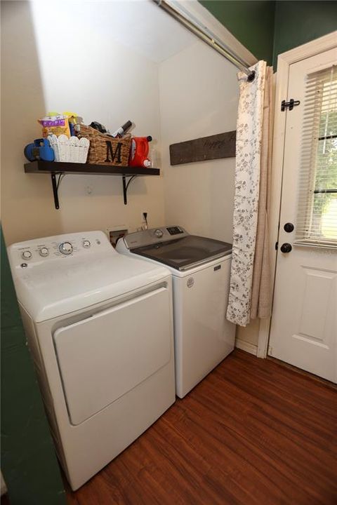 For Sale: $270,000 (3 beds, 2 baths, 1304 Square Feet)