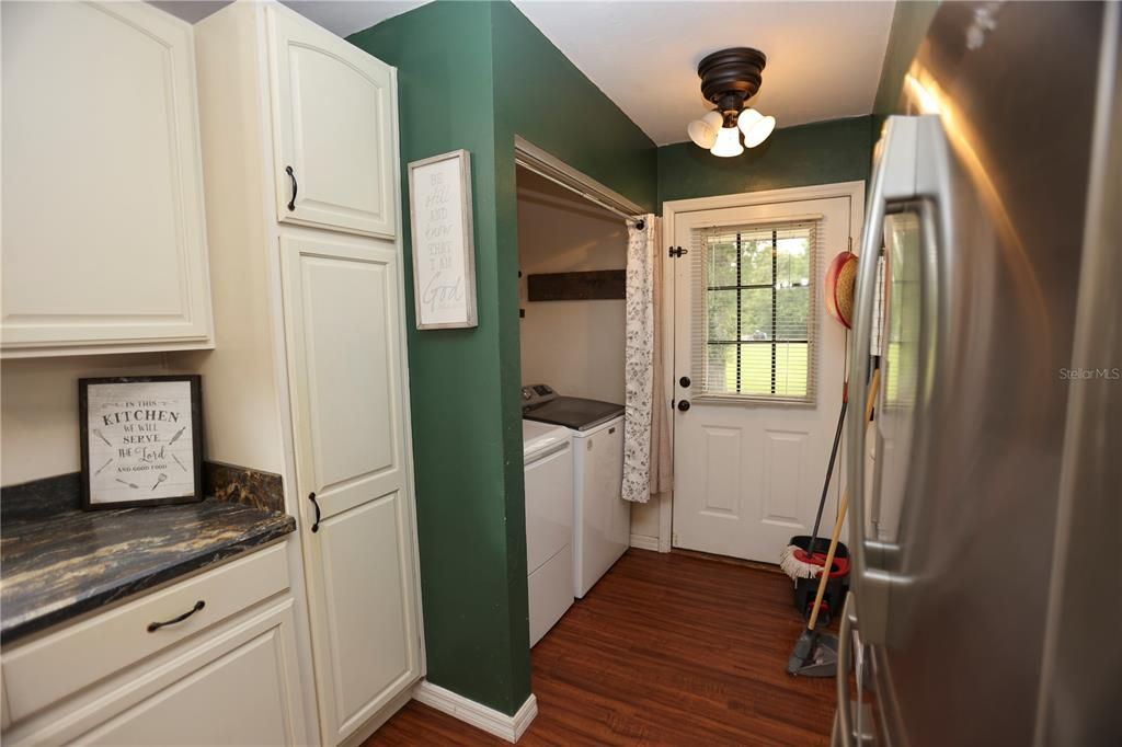 For Sale: $270,000 (3 beds, 2 baths, 1304 Square Feet)