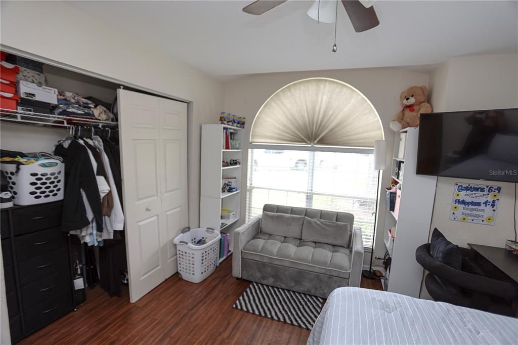 For Sale: $270,000 (3 beds, 2 baths, 1304 Square Feet)