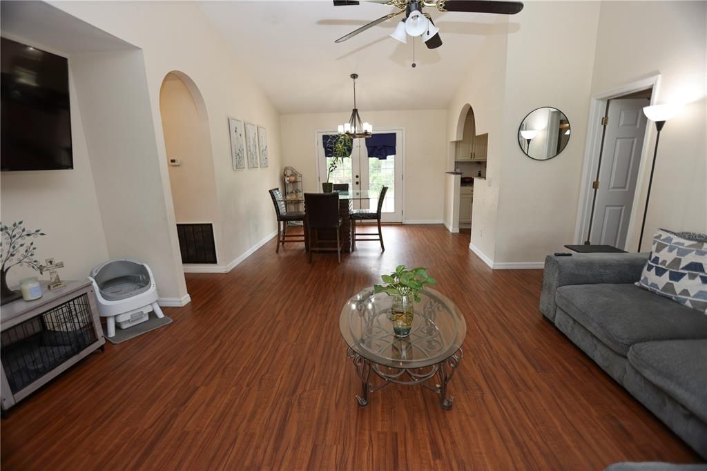 For Sale: $270,000 (3 beds, 2 baths, 1304 Square Feet)