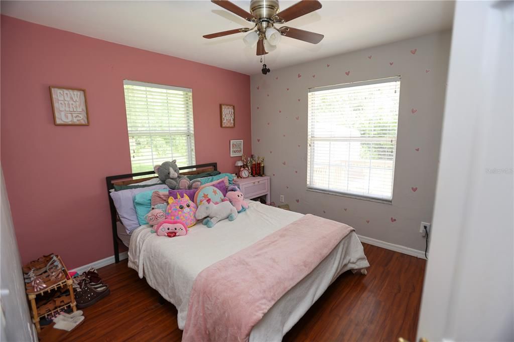For Sale: $270,000 (3 beds, 2 baths, 1304 Square Feet)